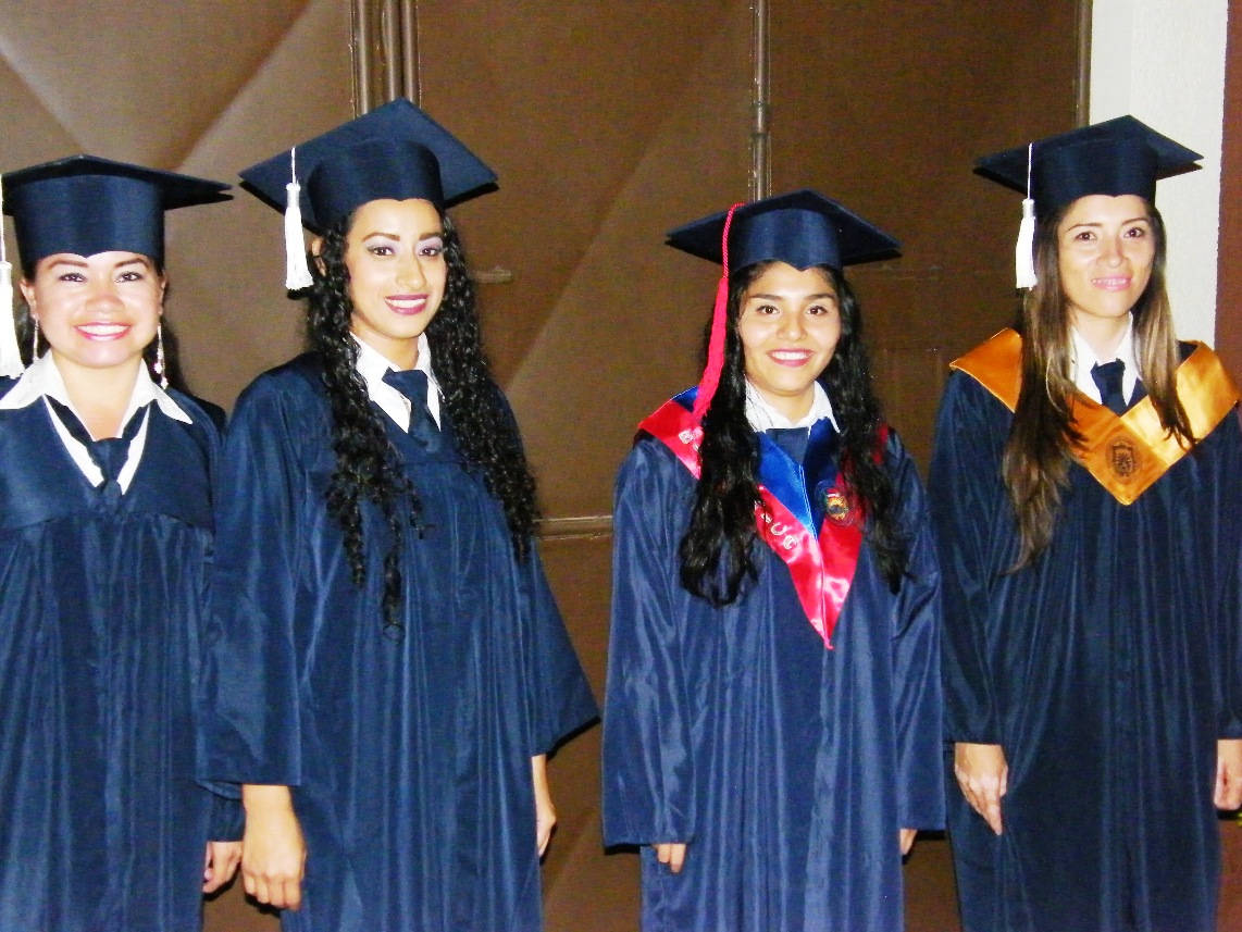 Nella foto sono ritratte le quattro ragazze che hanno conseguito la laurea nel 2017.